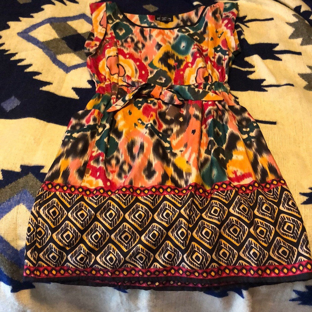 Colorful dress with pockets and belt